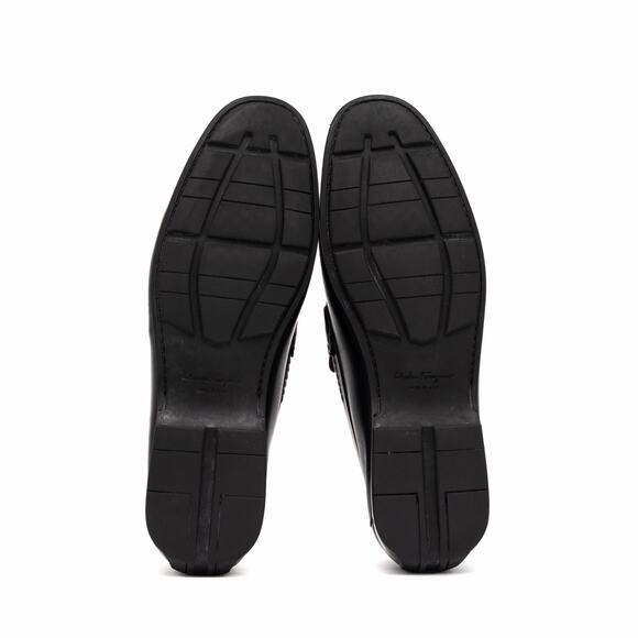 950$ Salvatore Ferragamo Gancini Logo Black Leather Loafers Moc US 9.5 EE